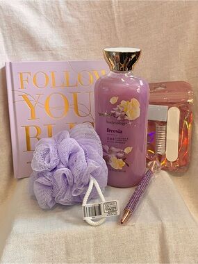 Bodycology Freesia 2-in-1 Body Wash & Relax Bundle